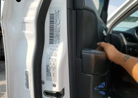 2015 Jeep Cherokee Sport z USA, uszkodzony, nr VIN 1C4PJMAB5FW773166